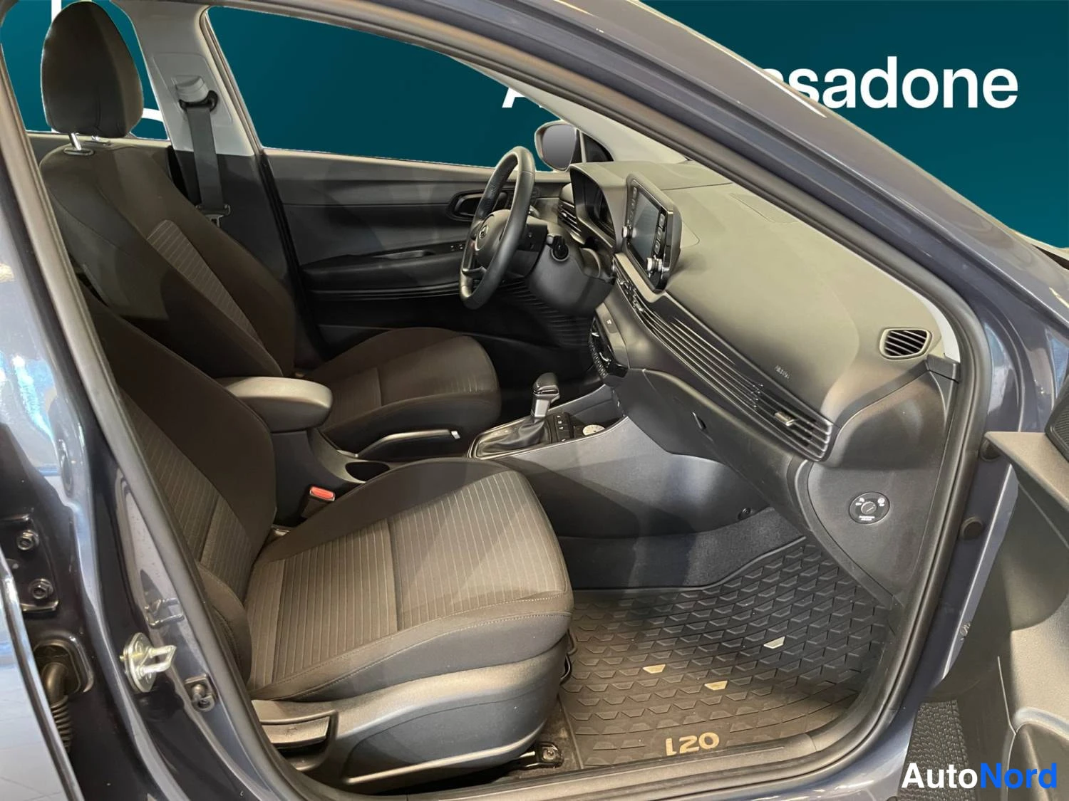 Harmaa Hyundai I20 2023, ohjaamo, kuva 11