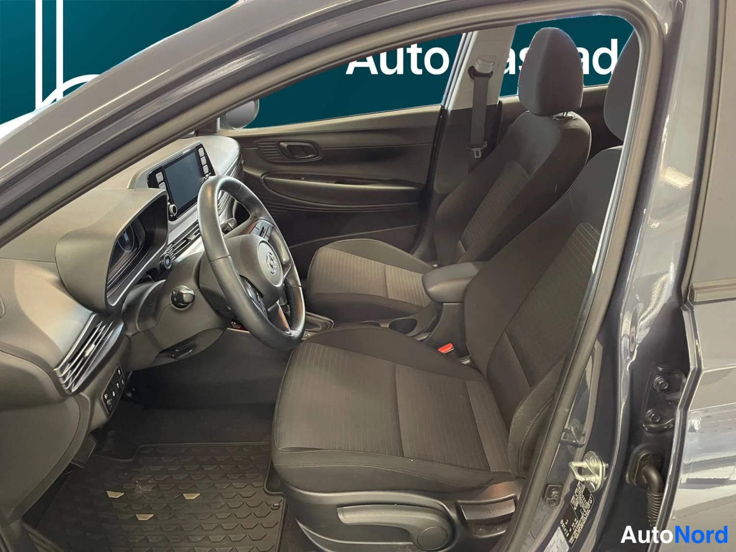 Harmaa Hyundai I20 2023, ohjaamo, kuva 10