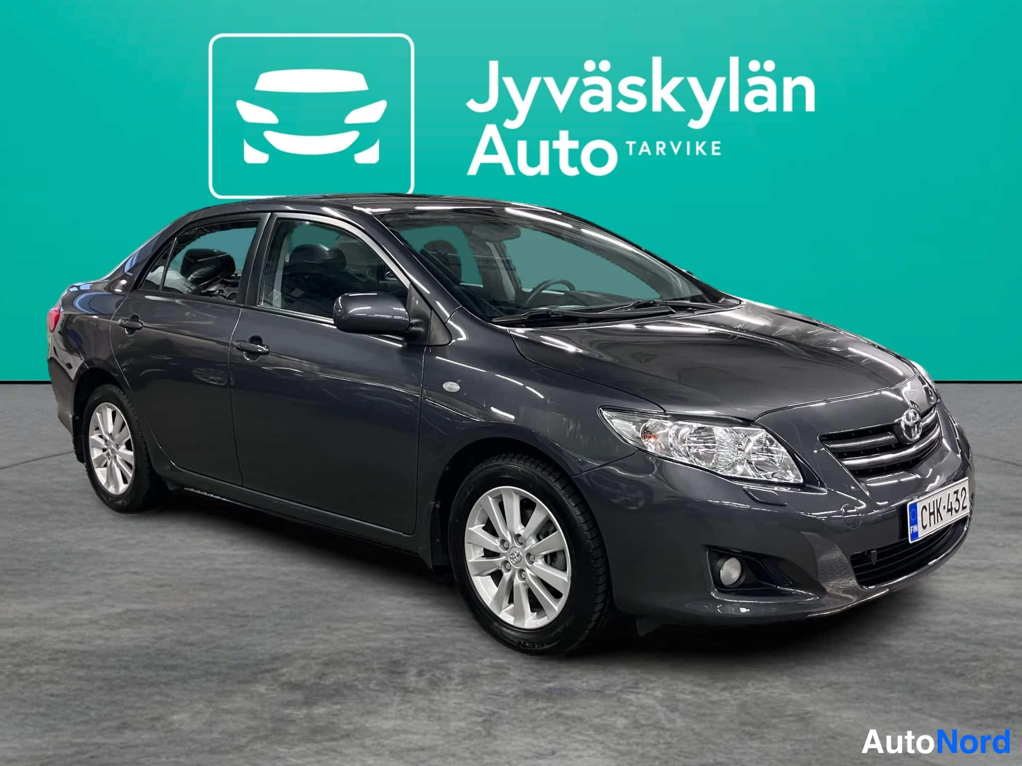 Harmaa Toyota Corolla 2010, etuviisto, keula oikealle, kuva 3