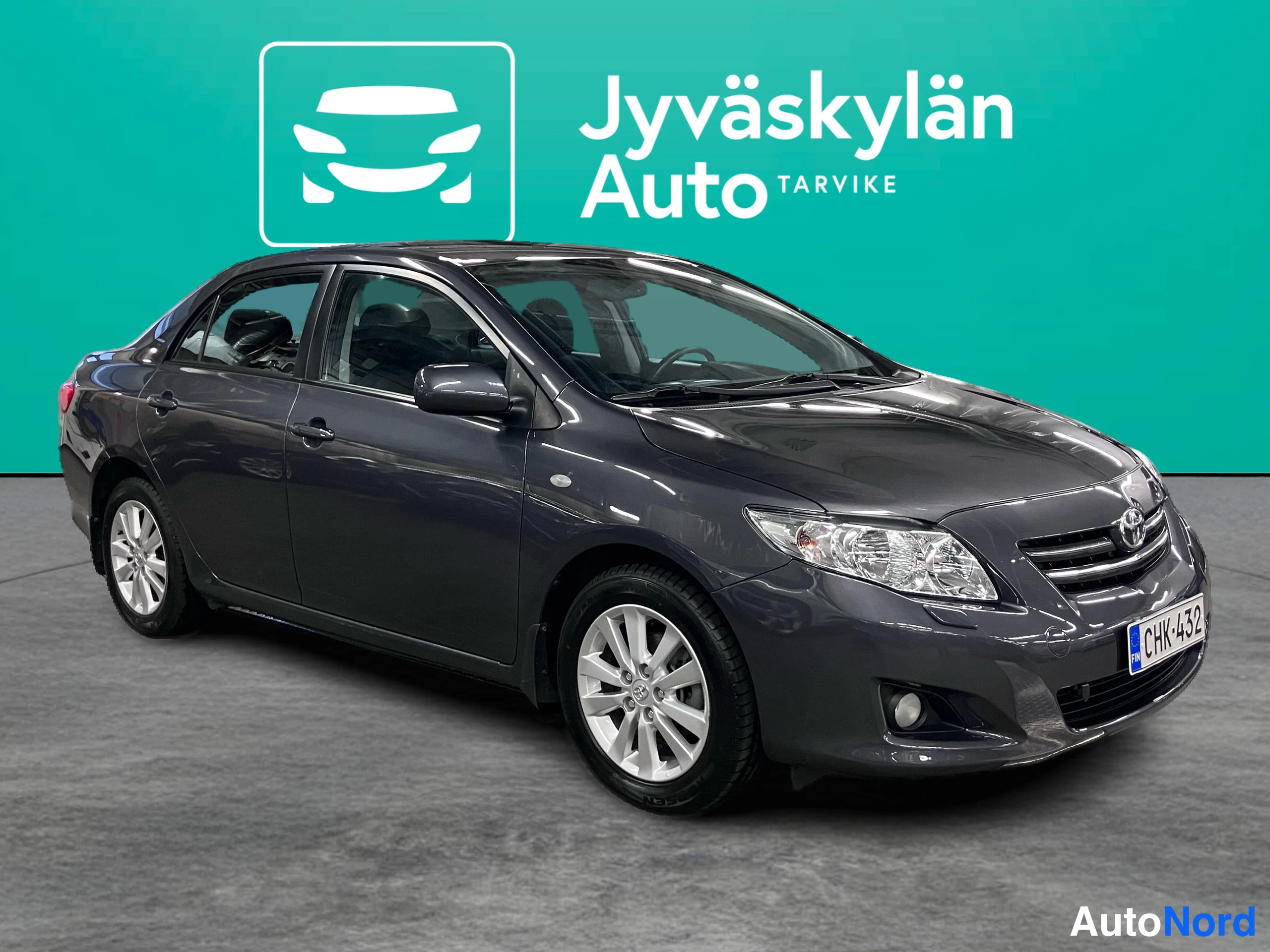 Harmaa Toyota Corolla 2010, etuviisto, keula oikealle, kuva 4