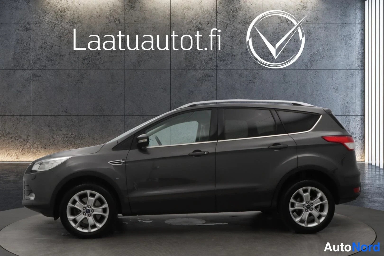 Harmaa Ford Kuga 2016, sivulta, kuva 4