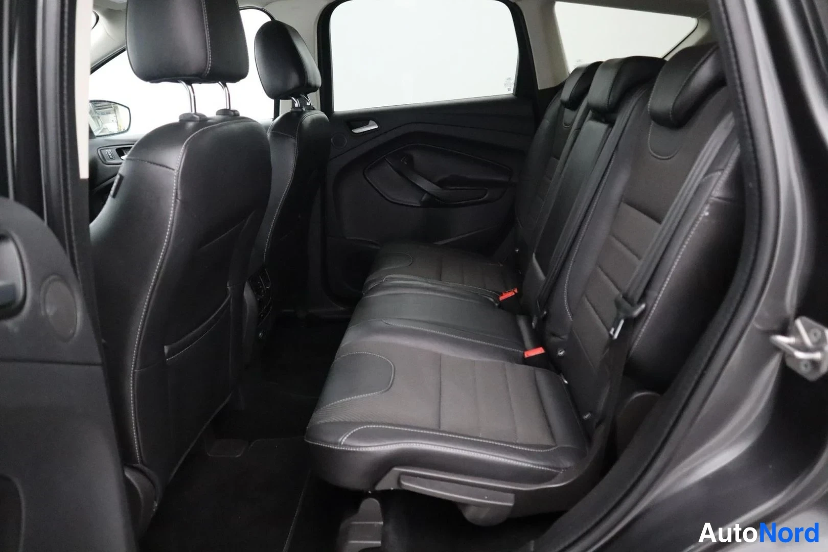 Harmaa Ford Kuga 2016, takaistuimet, kuva 16