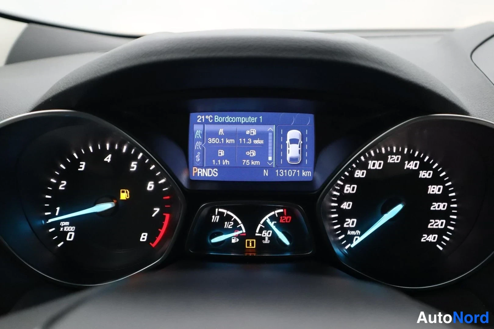 Harmaa Ford Kuga 2016, ohjaamo, kuva 11