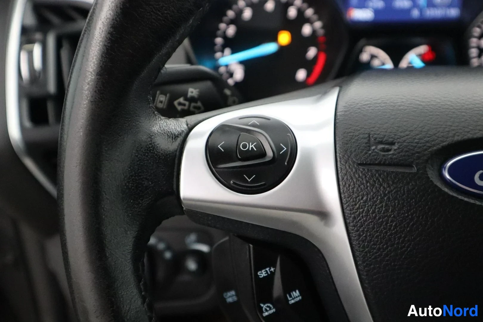 Harmaa Ford Kuga 2016, yksityiskohta, kuva 21