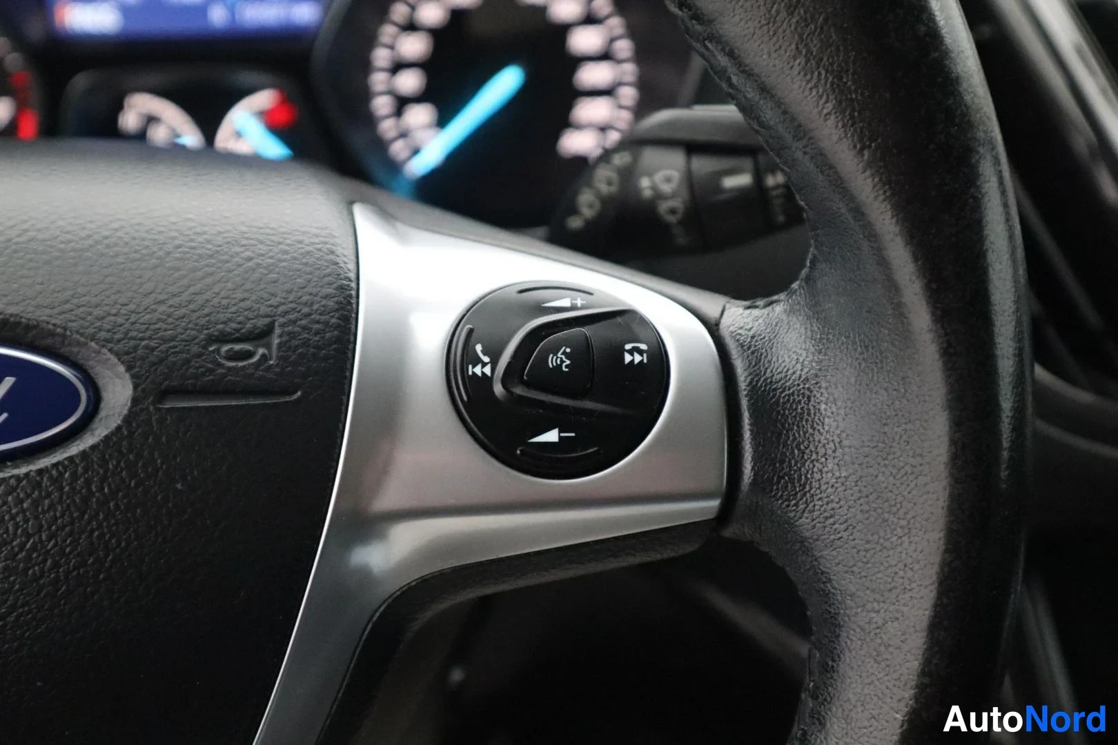 Harmaa Ford Kuga 2016, yksityiskohta, kuva 30