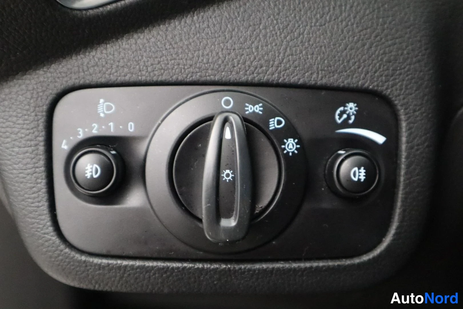 Harmaa Ford Kuga 2016, yksityiskohta, kuva 31