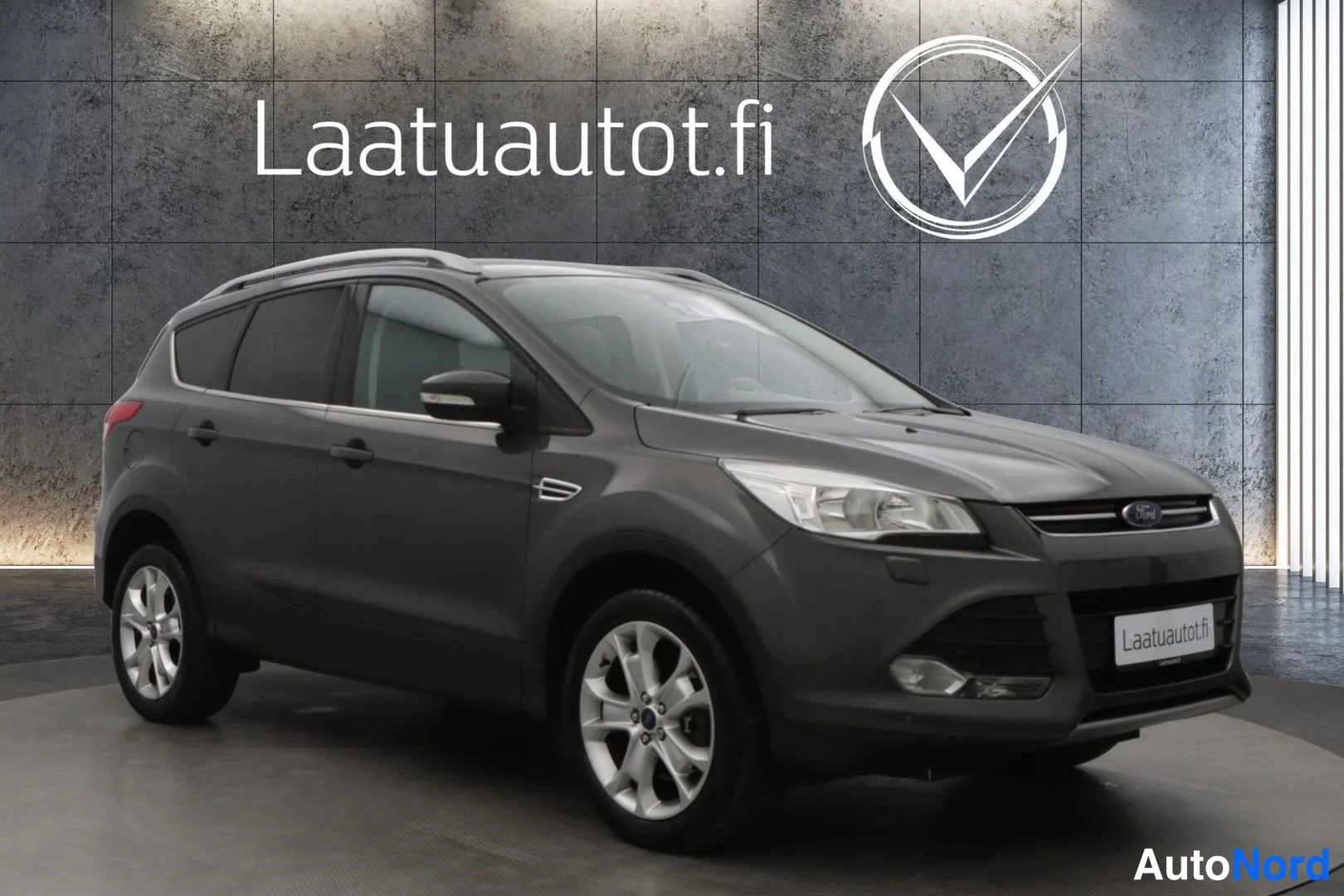 Harmaa Ford Kuga 2016, etuviisto, keula oikealle, kuva 3