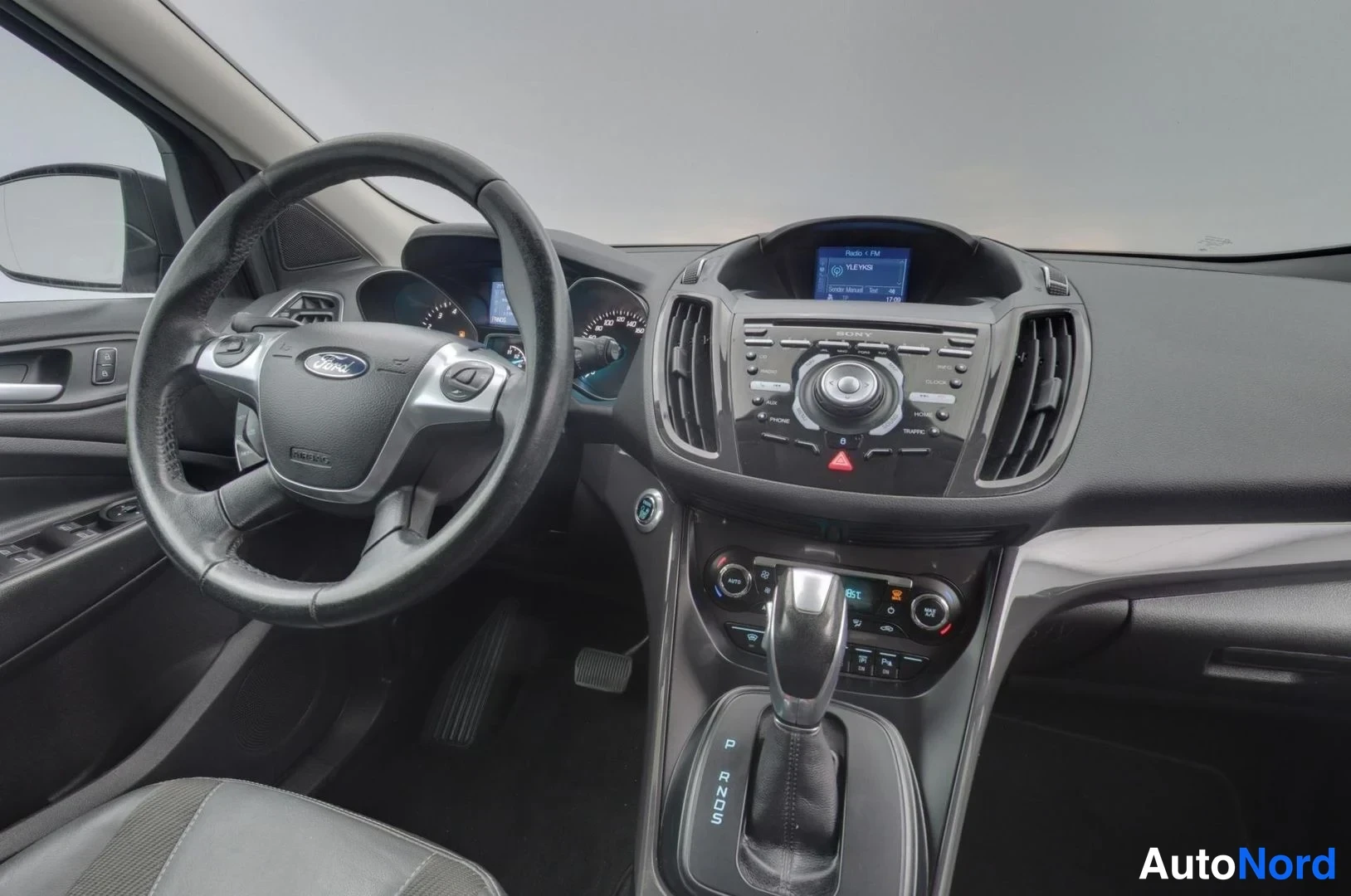 Harmaa Ford Kuga 2016, yksityiskohta, kuva 19