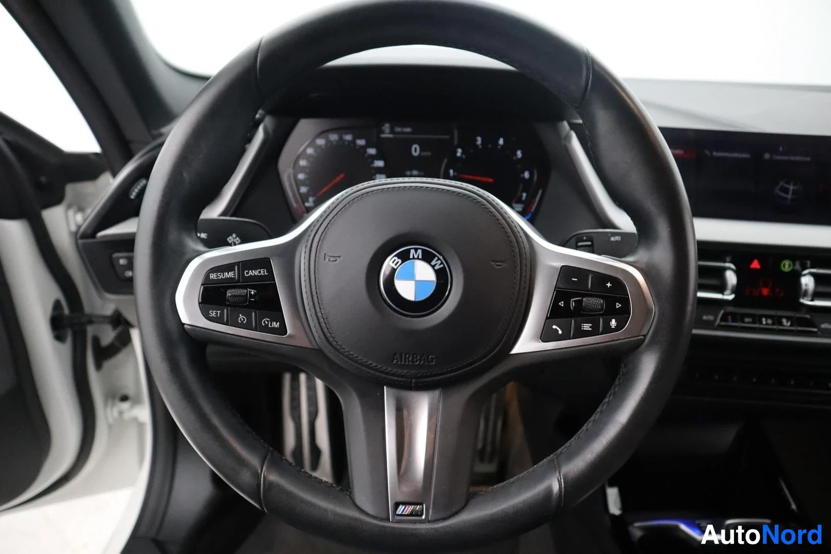 Valkoinen BMW 218i 2021, yksityiskohta, kuva 21