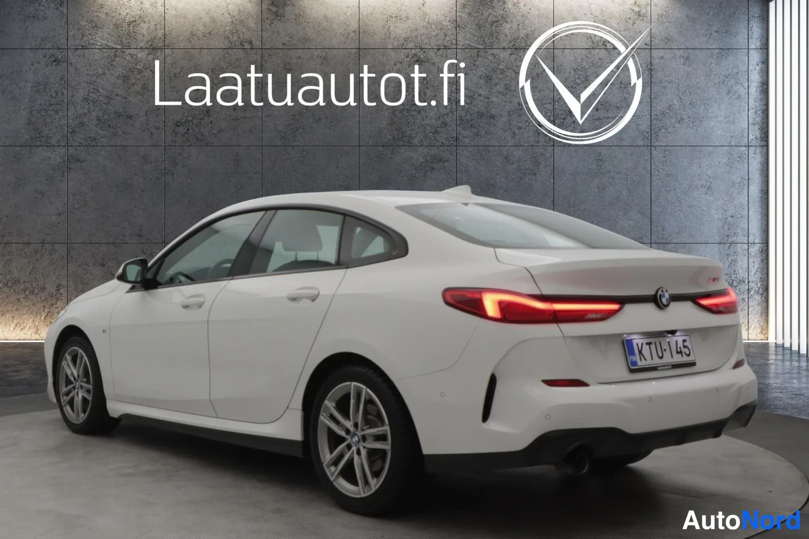 Valkoinen BMW 218i 2021, takaviisto, kuva 6