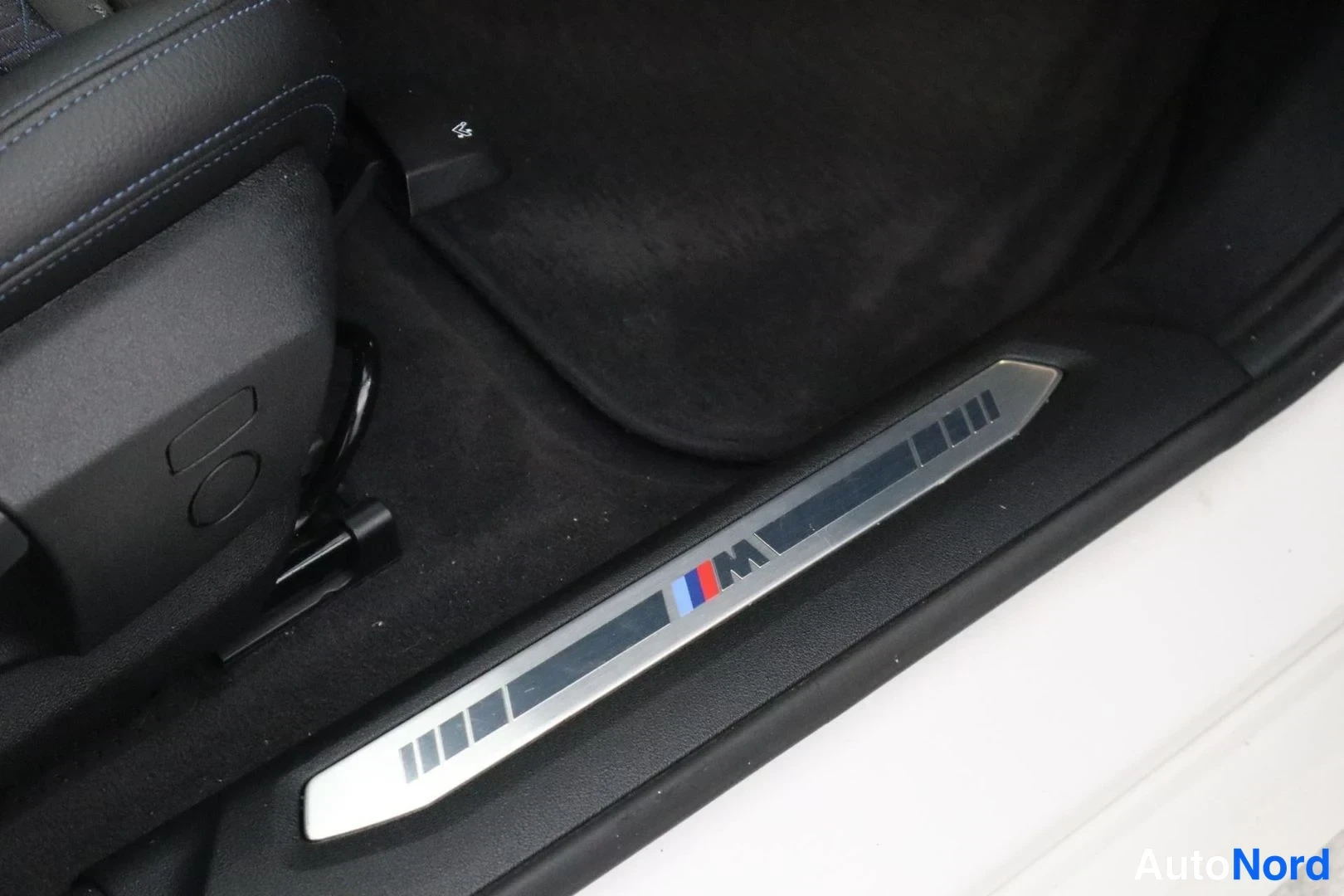 Valkoinen BMW 218i 2021, yksityiskohta, kuva 26