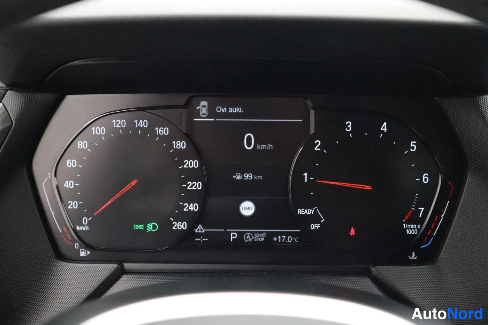 Valkoinen BMW 218i 2021, yksityiskohta, kuva 27