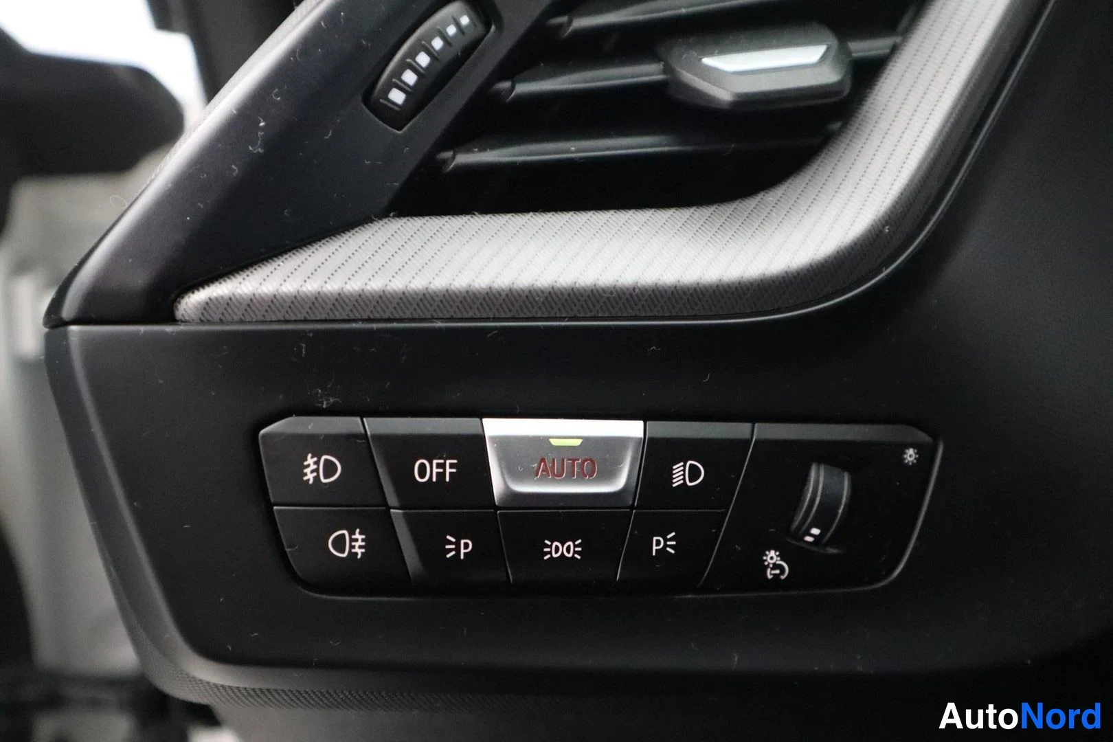 Valkoinen BMW 218i 2021, yksityiskohta, kuva 33