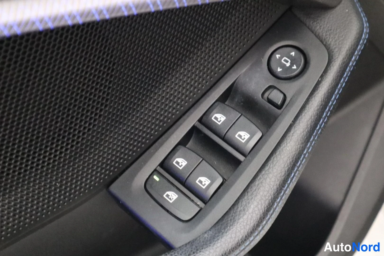 Valkoinen BMW 218i 2021, yksityiskohta, kuva 35