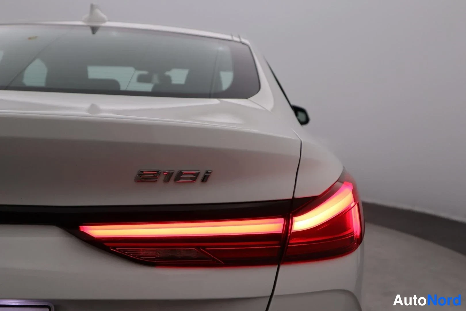Valkoinen BMW 218i 2021, yksityiskohta, kuva 19