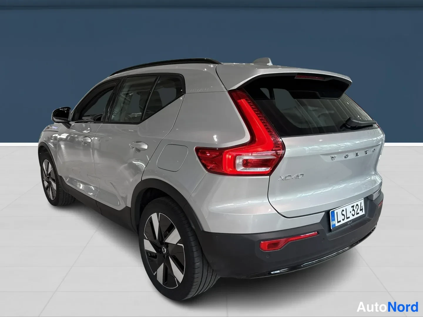 Hopea Volvo XC40 2024, takaviisto, kuva 3