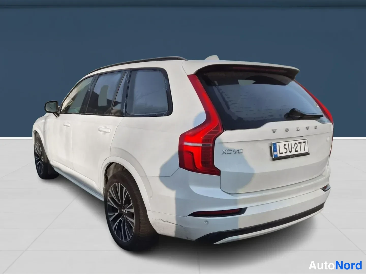 Valkoinen Volvo XC90 2023, takaviisto, kuva 5