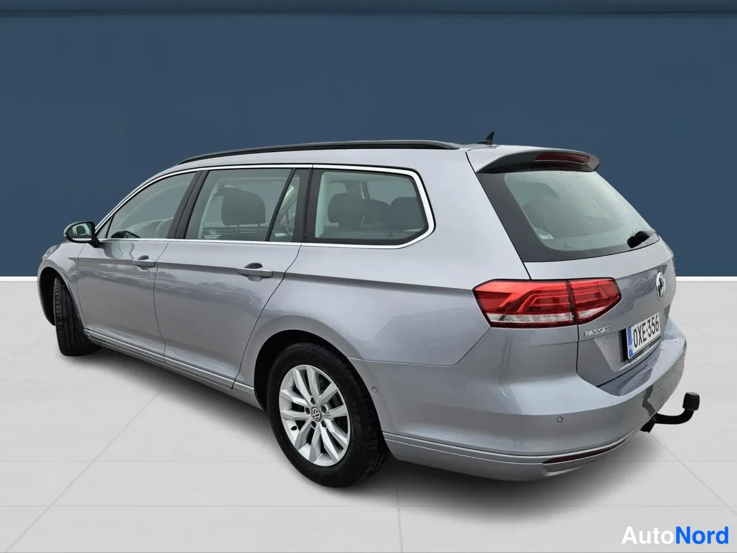 Sininen Volkswagen Passat 2018, takaviisto, kuva 4