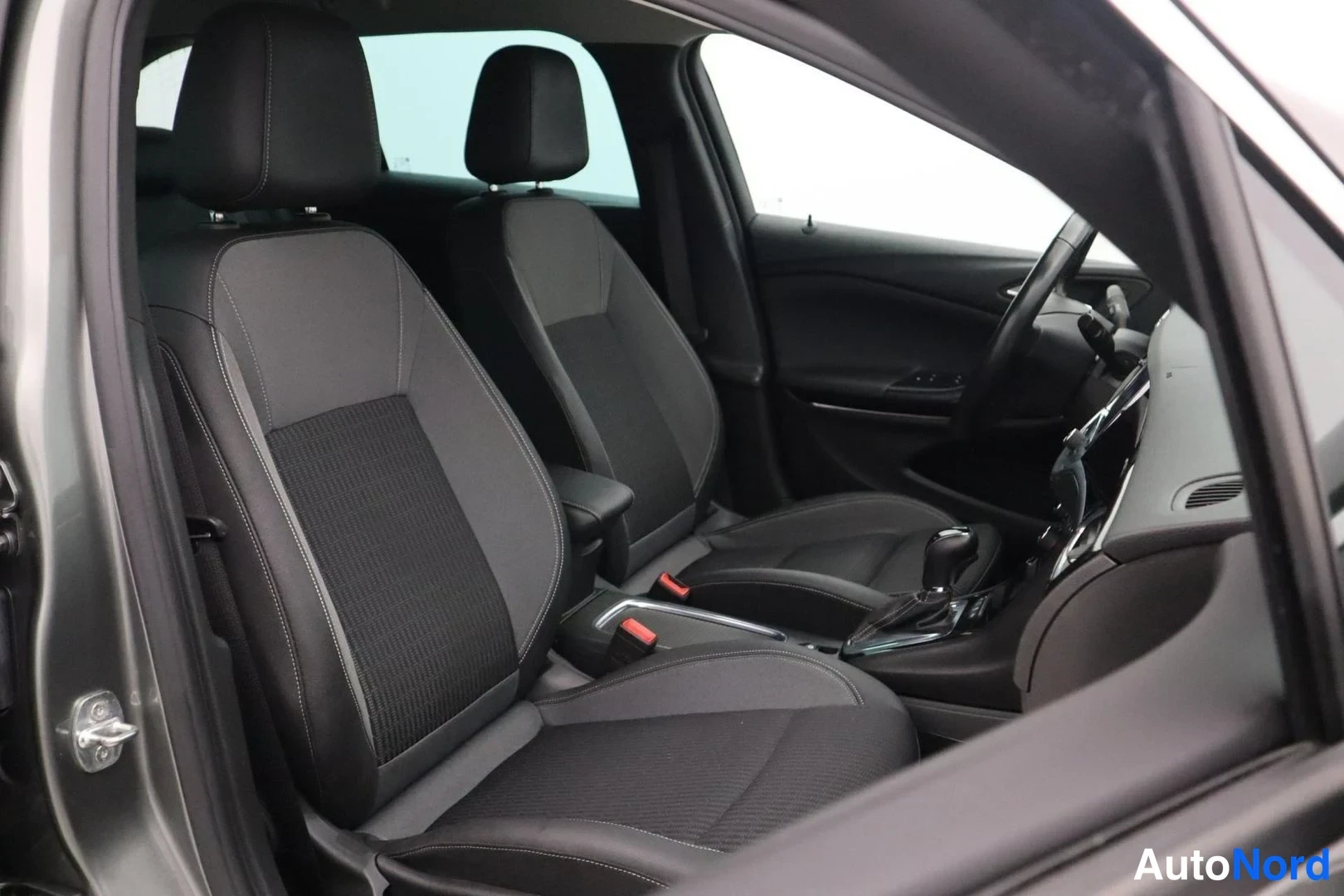 Harmaa Opel Astra Sports Tourer 2022, etuistuimet, kuva 13