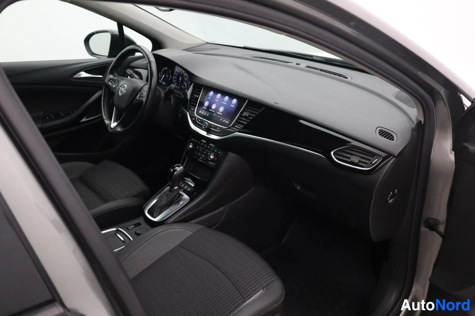Harmaa Opel Astra Sports Tourer 2022, ohjaamo, kuva 10