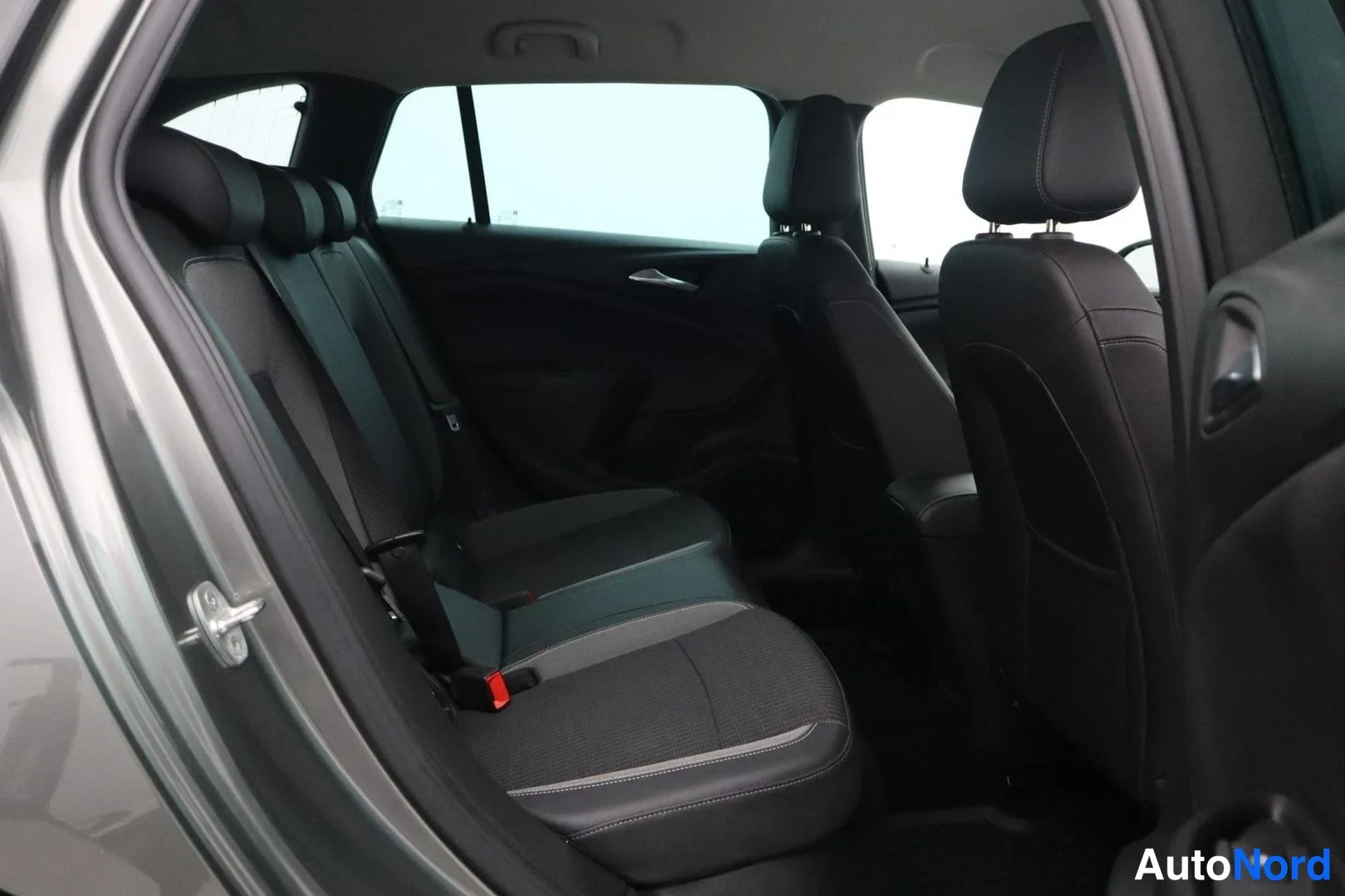 Harmaa Opel Astra Sports Tourer 2022, takaistuimet, kuva 15