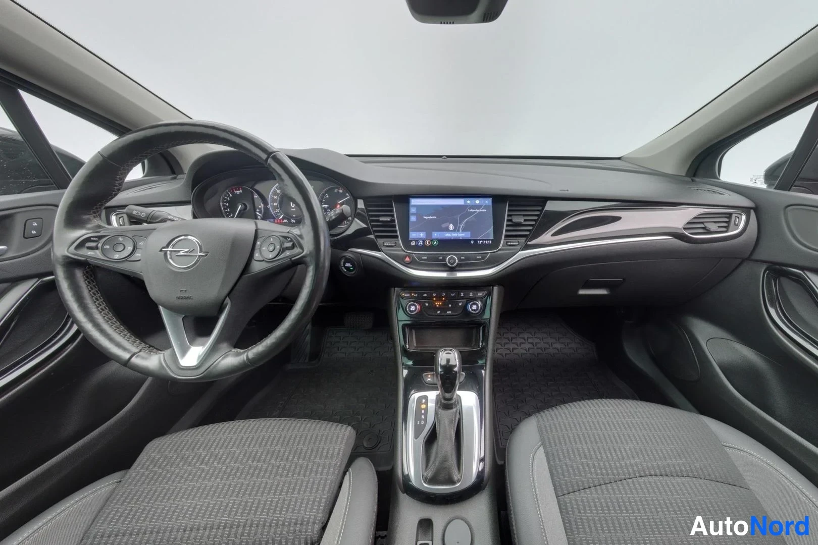 Harmaa Opel Astra Sports Tourer 2022, ohjaamo, kuva 7
