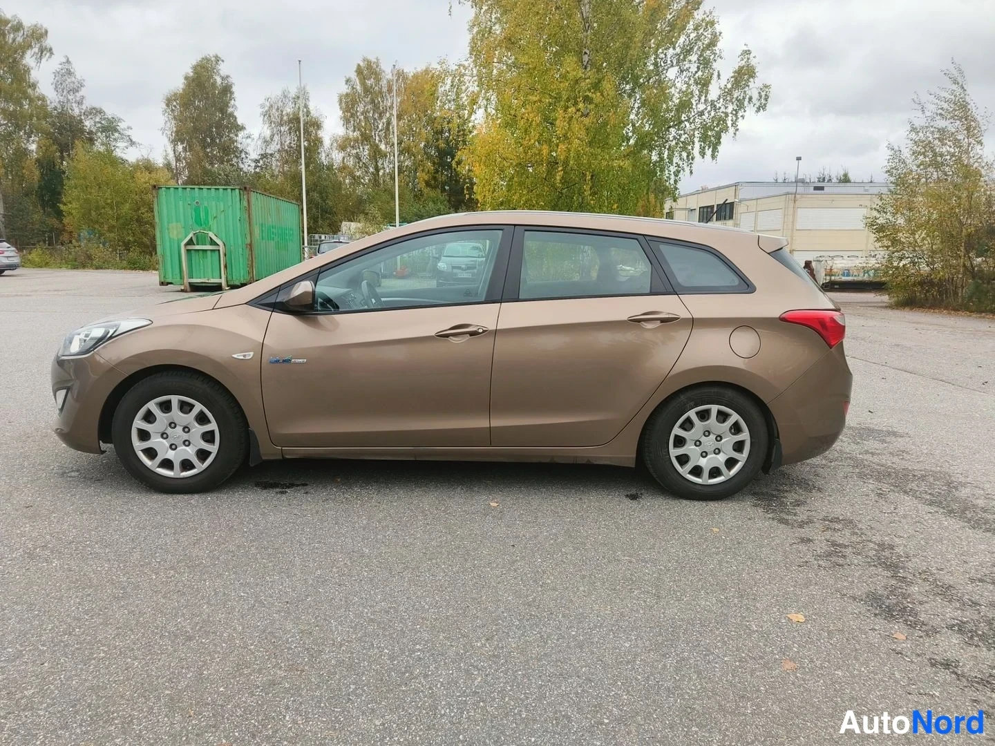 Ruskea Hyundai i30 2013, sivulta, kuva 4