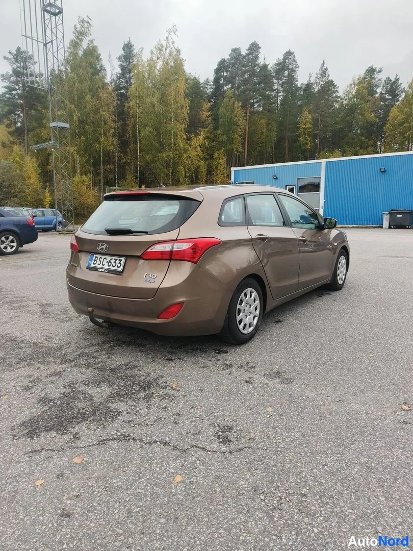 Ruskea Hyundai i30 2013, takaviisto, kuva 5