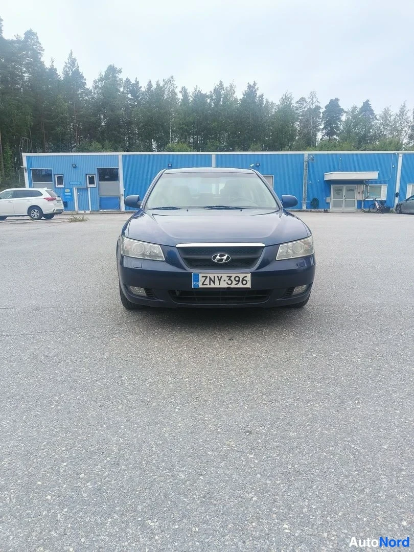 Sininen Hyundai Sonata 2007, edestä, kuva 2