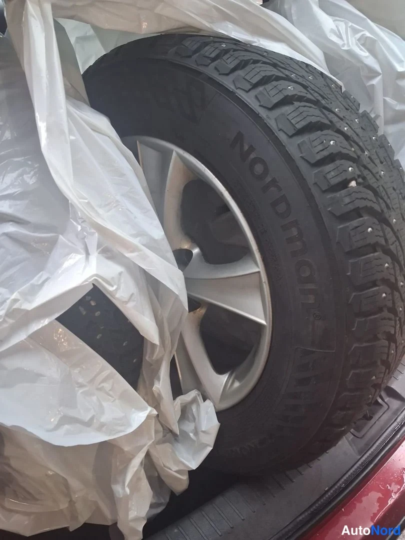 Punainen Nissan Qashqai 2011, yksityiskohta, kuva 11