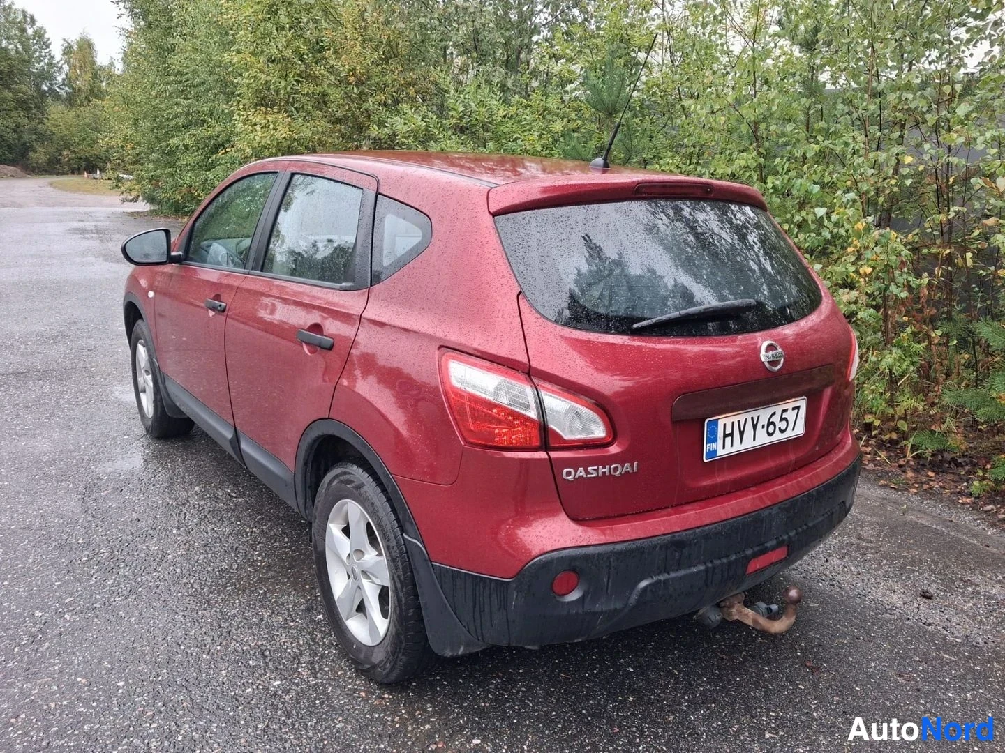 Punainen Nissan Qashqai 2011, takaviisto, kuva 6