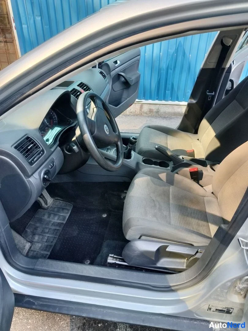 Hopea Volkswagen Golf 2008, ohjaamo, kuva 8