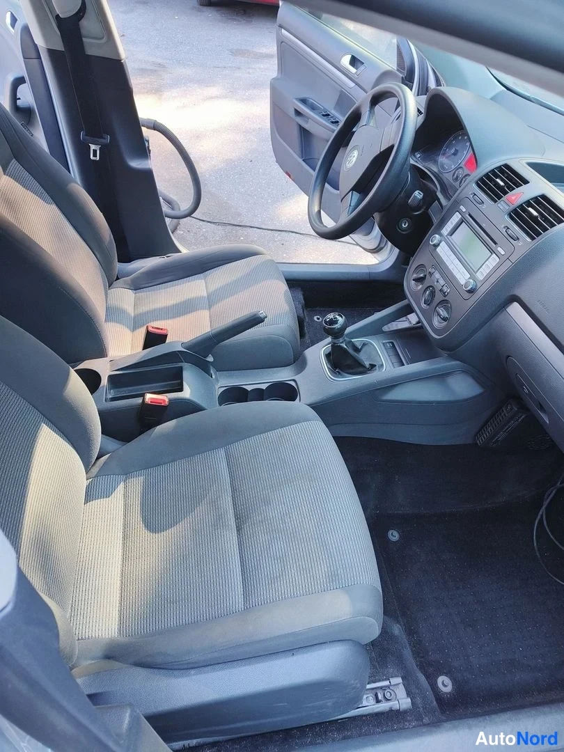 Hopea Volkswagen Golf 2008, ohjaamo, kuva 7