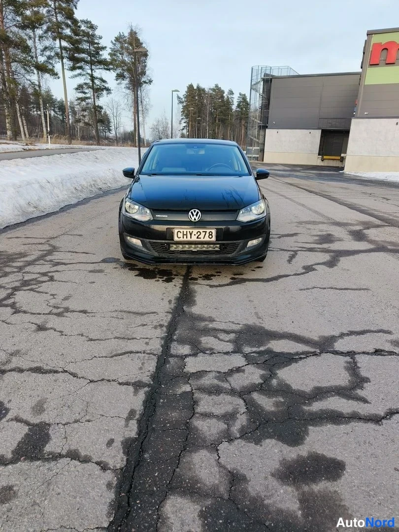 Musta Volkswagen Polo 2011, edestä, kuva 4