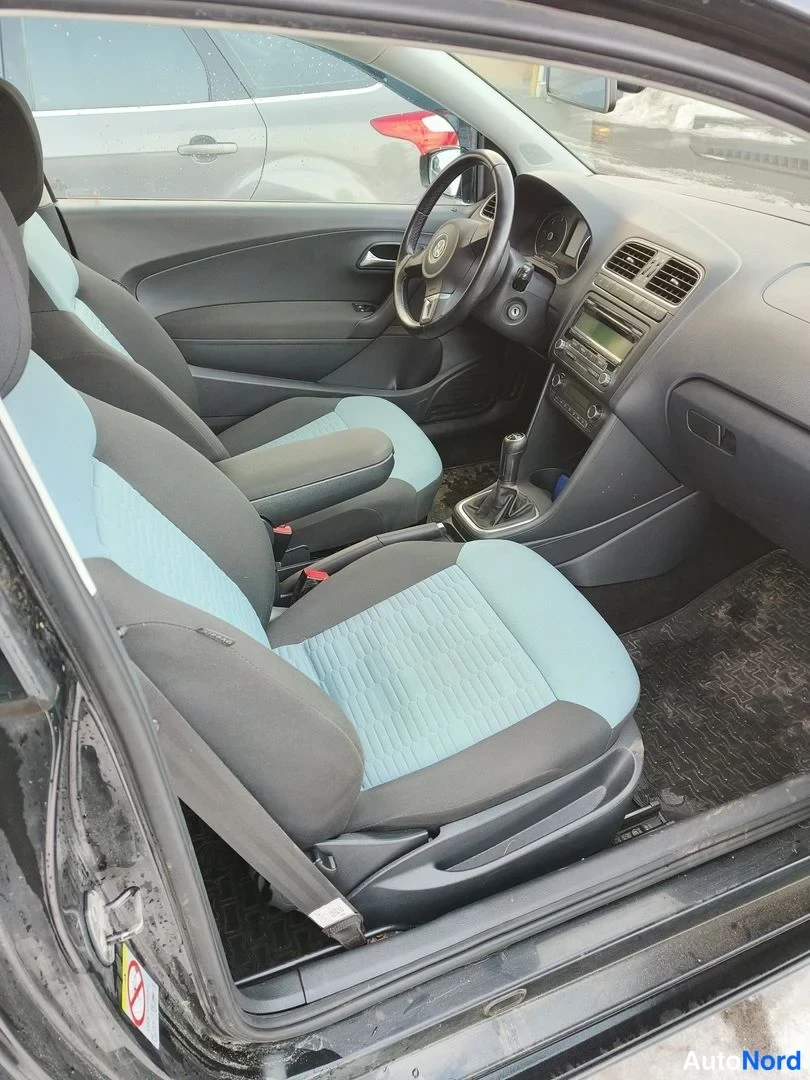 Musta Volkswagen Polo 2011, etuistuimet, kuva 10