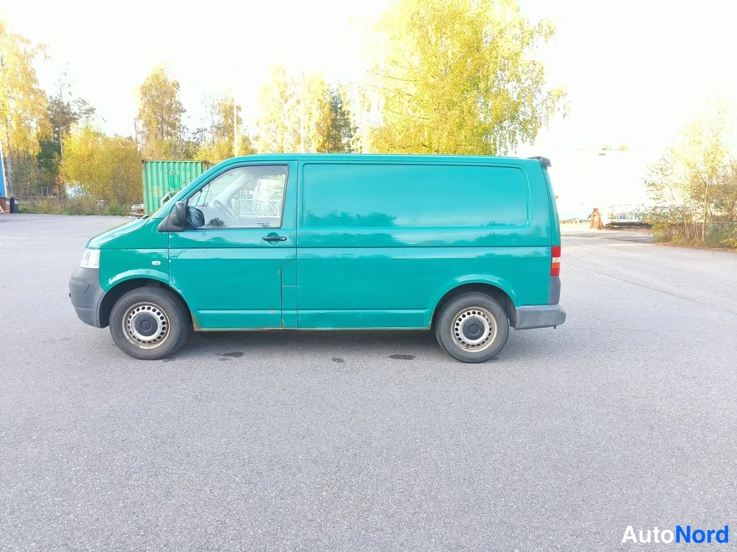 Vihreä Volkswagen Transporter 2005, sivulta, kuva 3