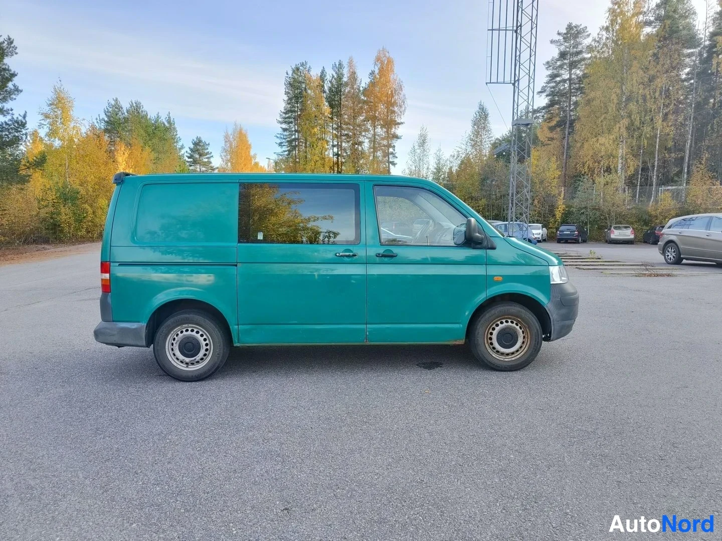 Vihreä Volkswagen Transporter 2005, takaviisto, kuva 4