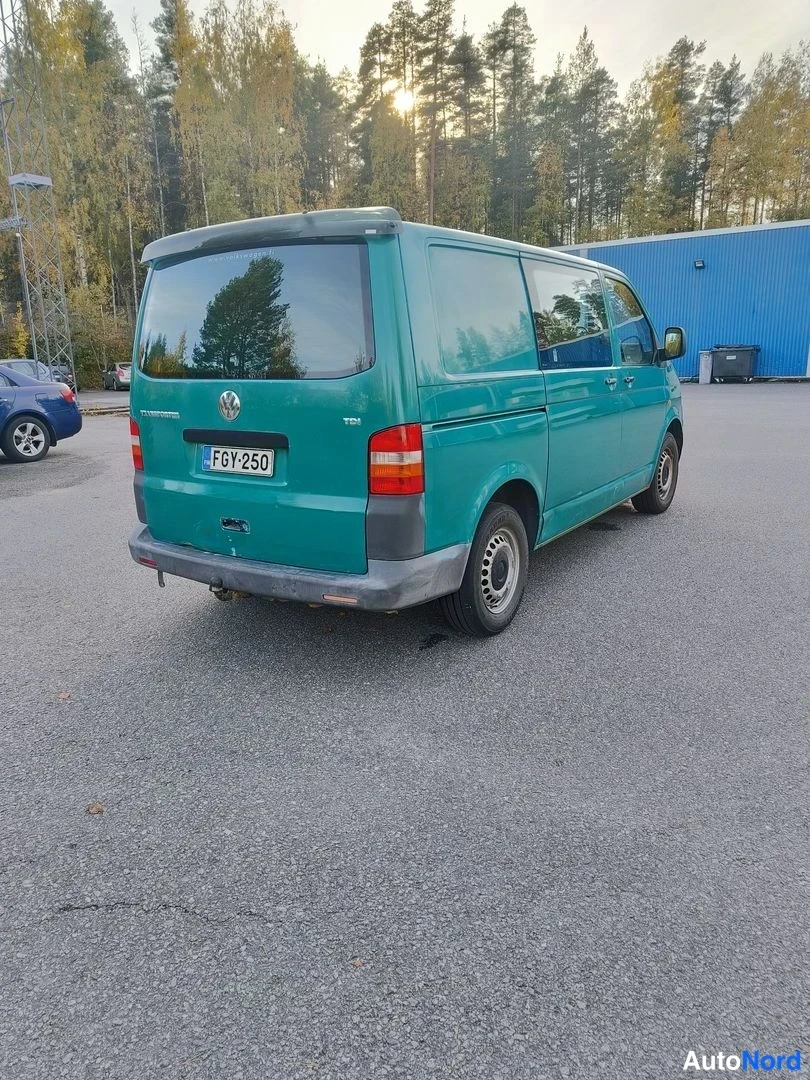 Vihreä Volkswagen Transporter 2005, takaviisto, kuva 6