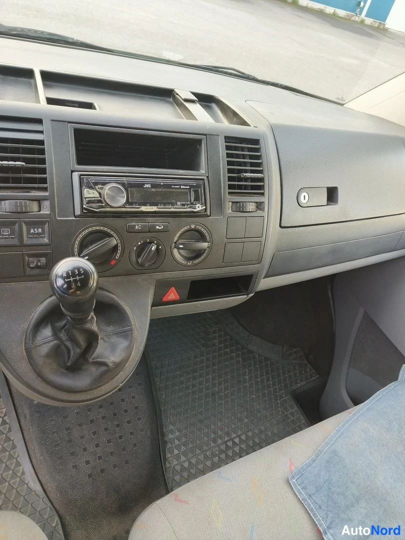 Vihreä Volkswagen Transporter 2005, yksityiskohta, kuva 9