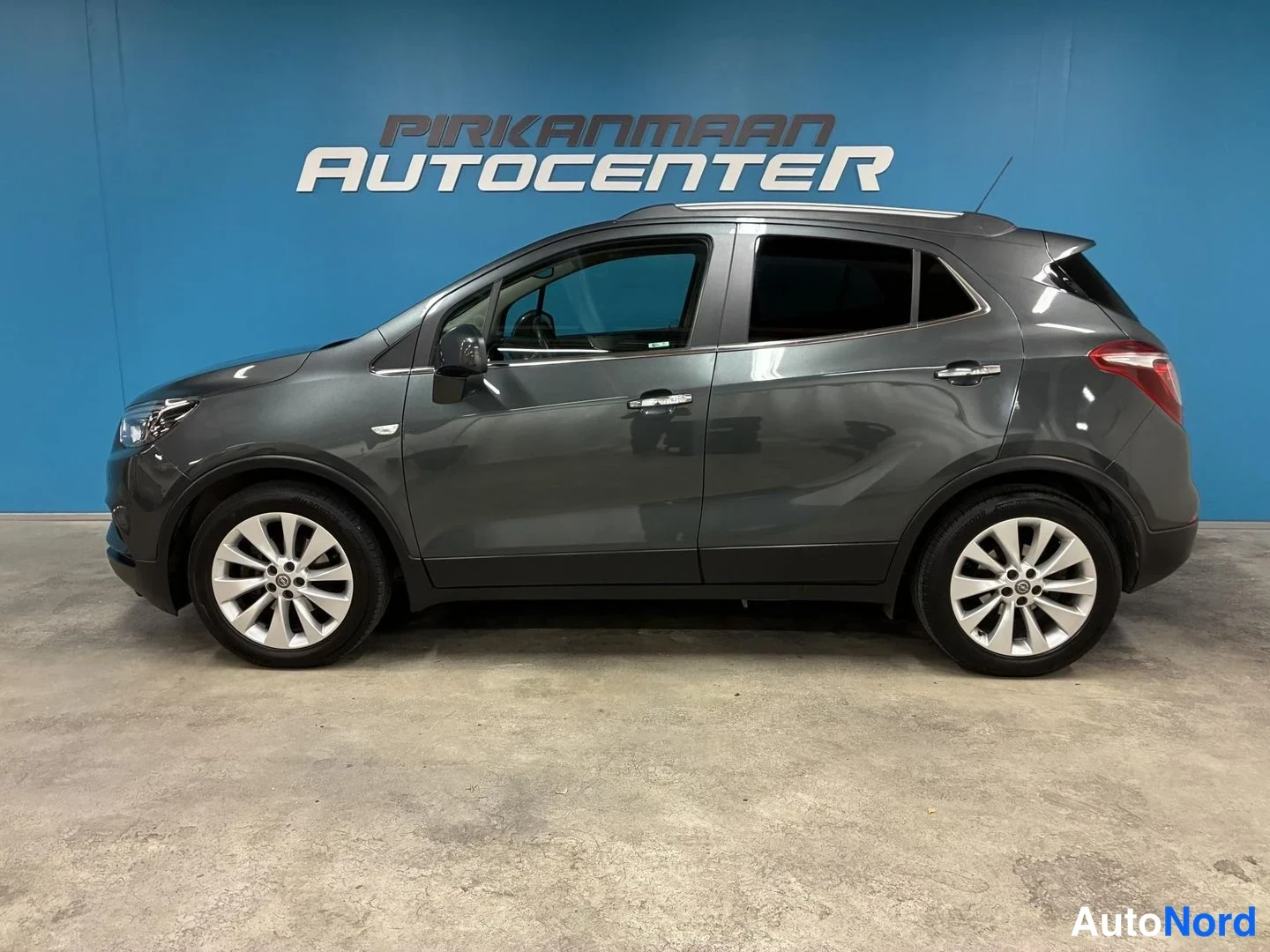 Harmaa Opel Mokka X 2017, etuviisto, keula vasemmalle, kuva 2