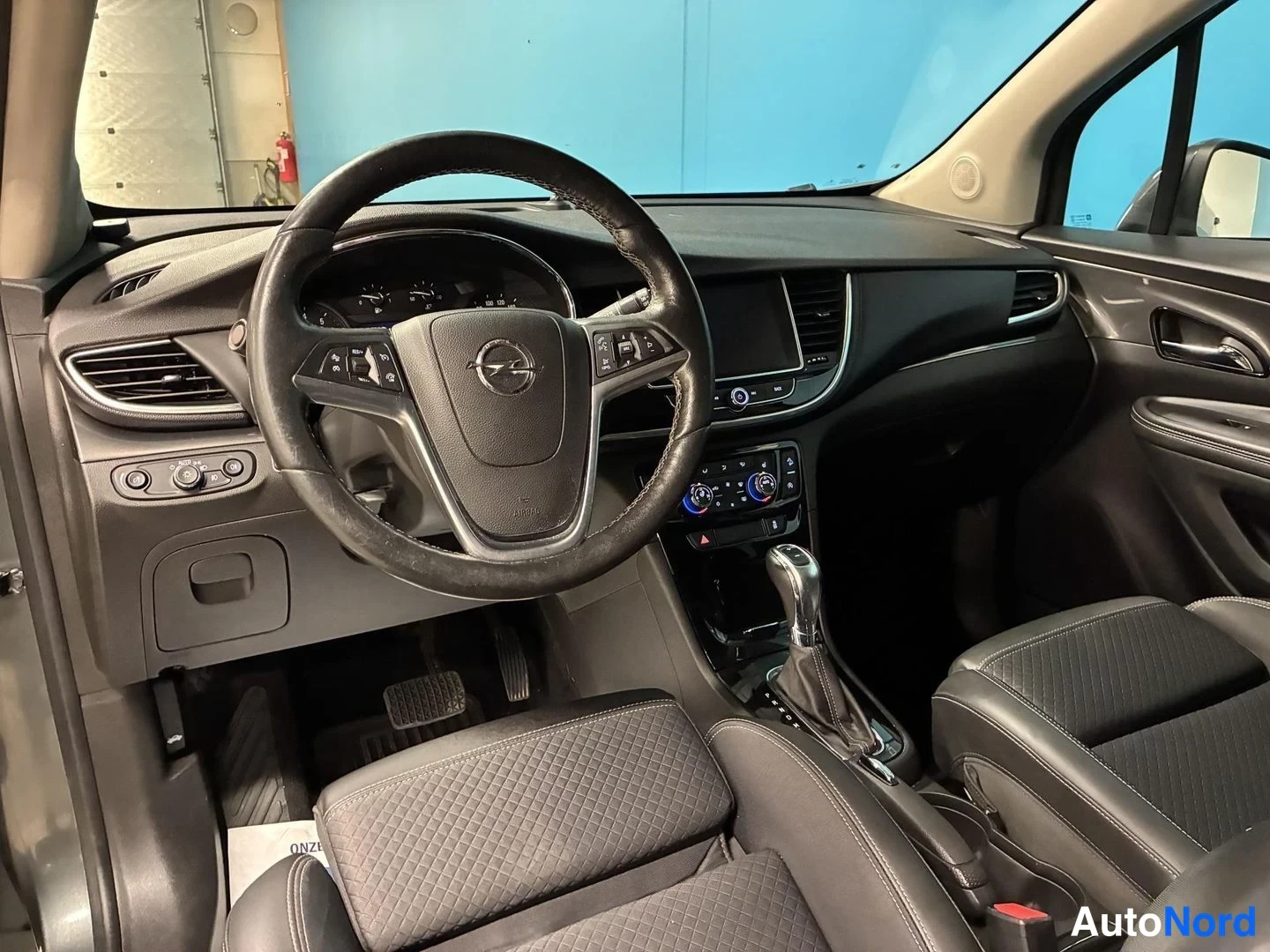 Harmaa Opel Mokka X 2017, ohjaamo, kuva 8