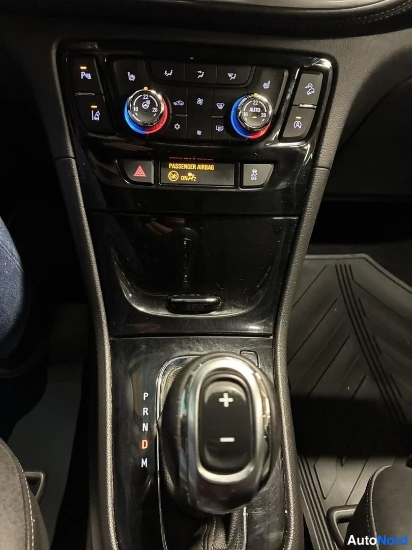 Harmaa Opel Mokka X 2017, ohjaamo, kuva 9
