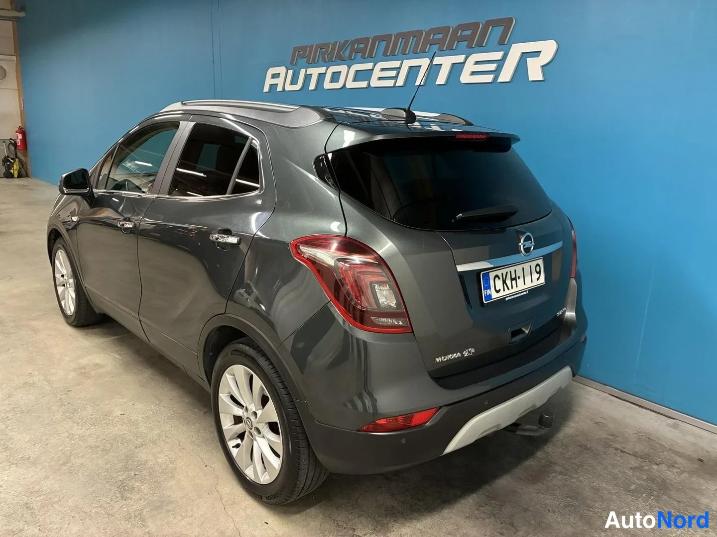 Harmaa Opel Mokka X 2017, takaviisto, kuva 5