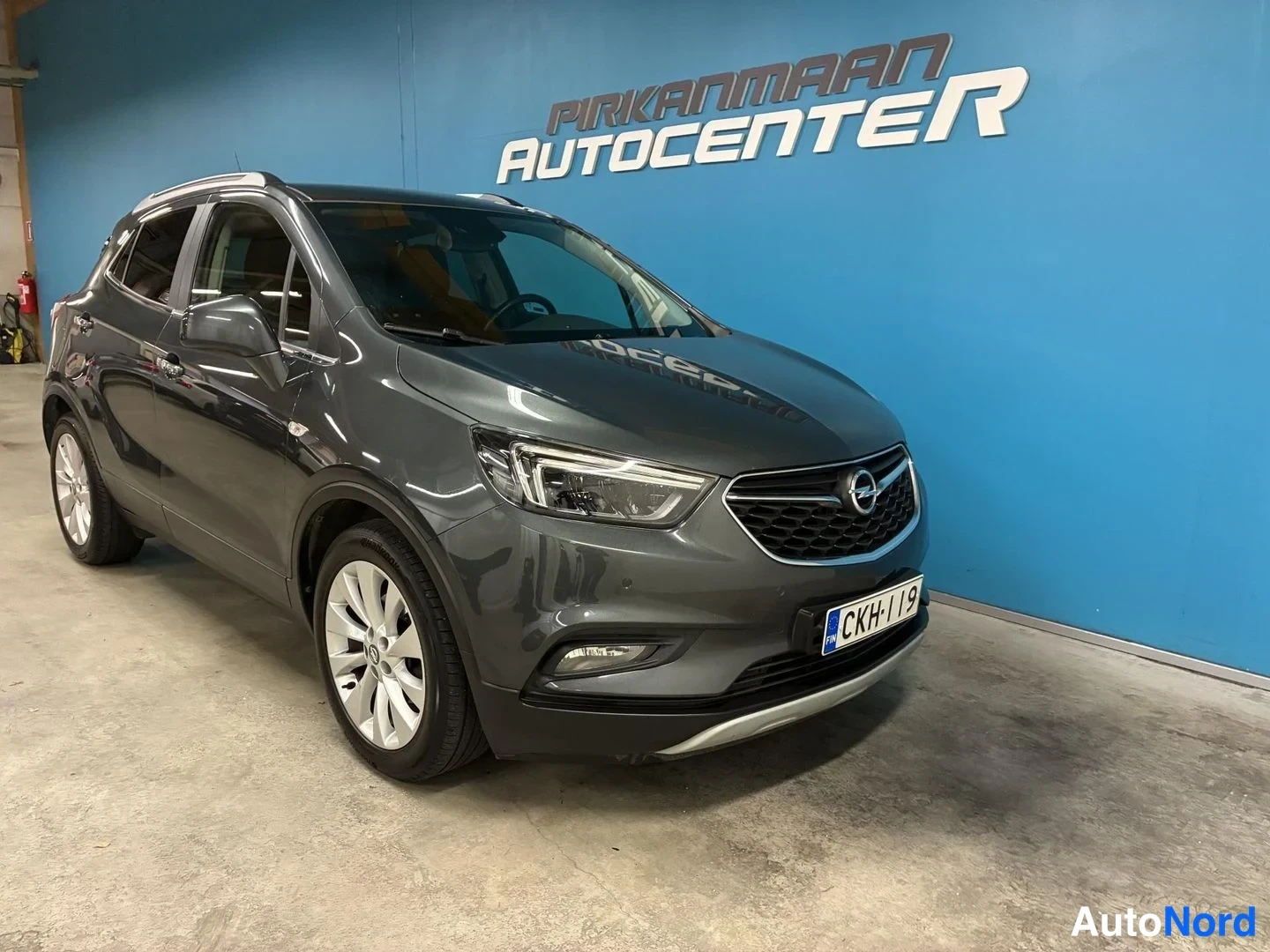 Harmaa Opel Mokka X 2017, etuviisto, keula oikealle, kuva 3