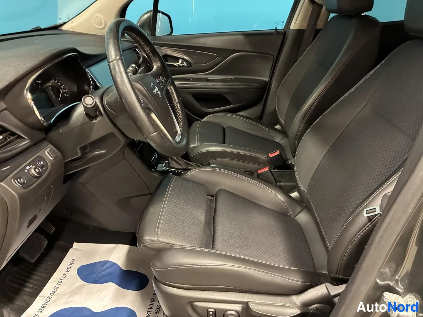 Harmaa Opel Mokka X 2017, etuistuimet, kuva 10
