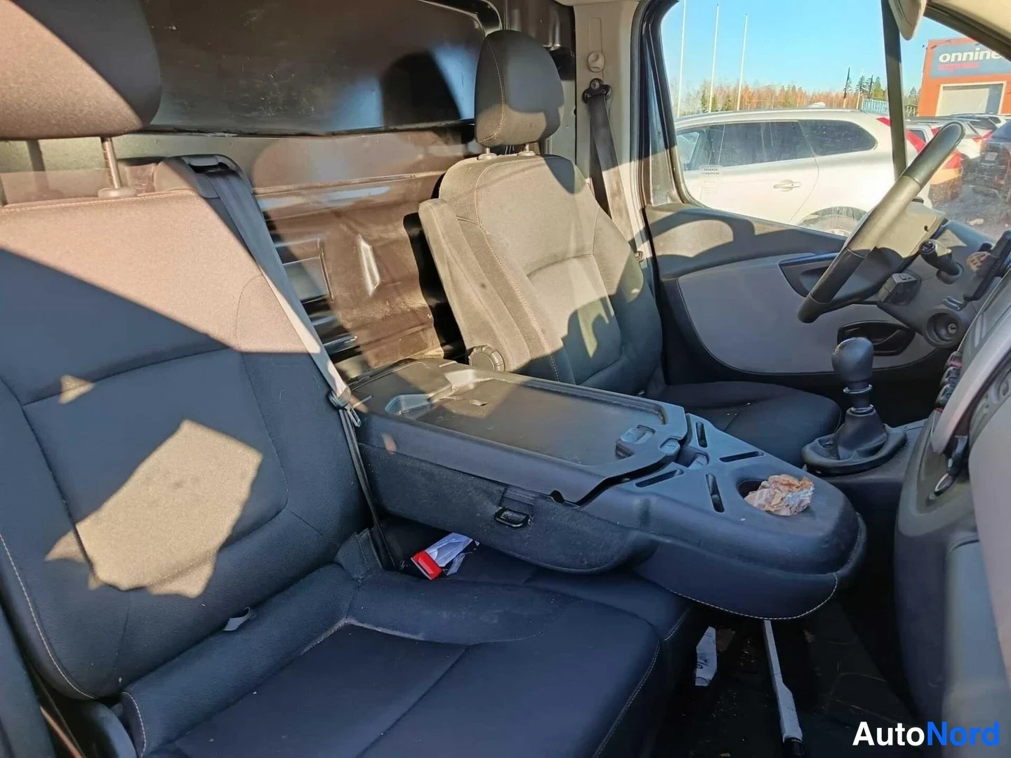 Musta Renault Trafic 2018, etuistuimet, kuva 10