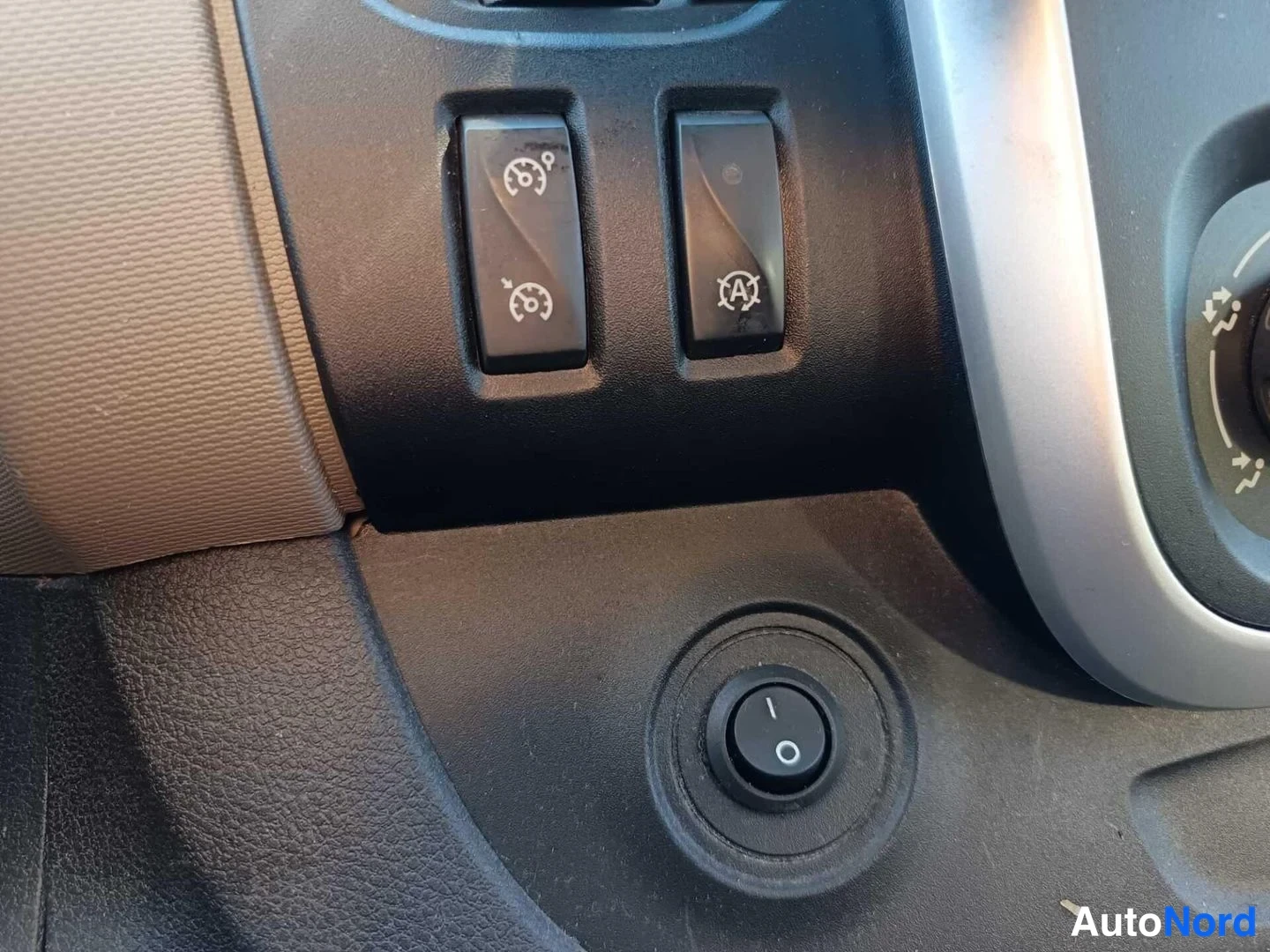 Musta Renault Trafic 2018, yksityiskohta, kuva 14