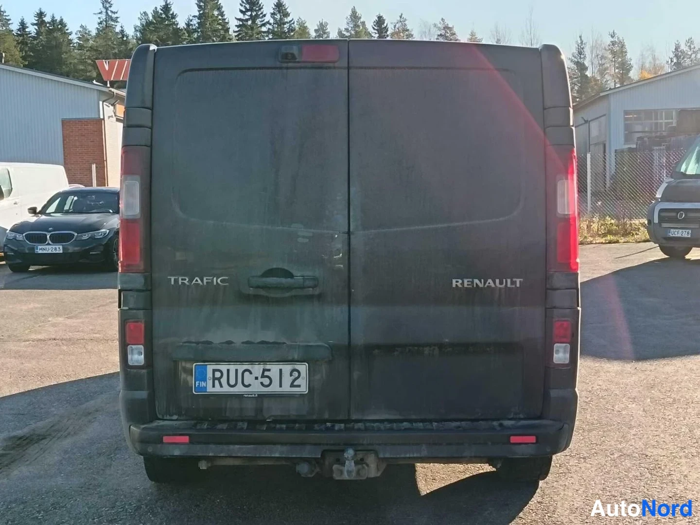 Musta Renault Trafic 2018, takaa, kuva 8
