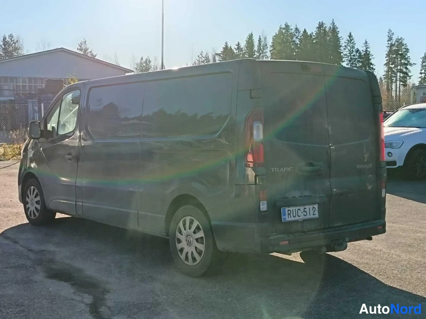 Musta Renault Trafic 2018, takaviisto, kuva 7