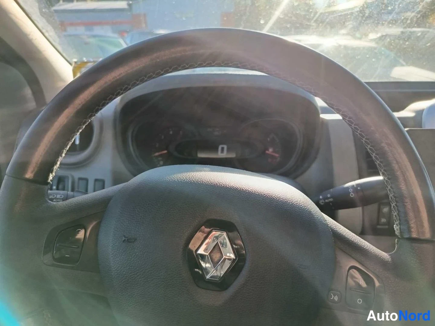Musta Renault Trafic 2018, yksityiskohta, kuva 15